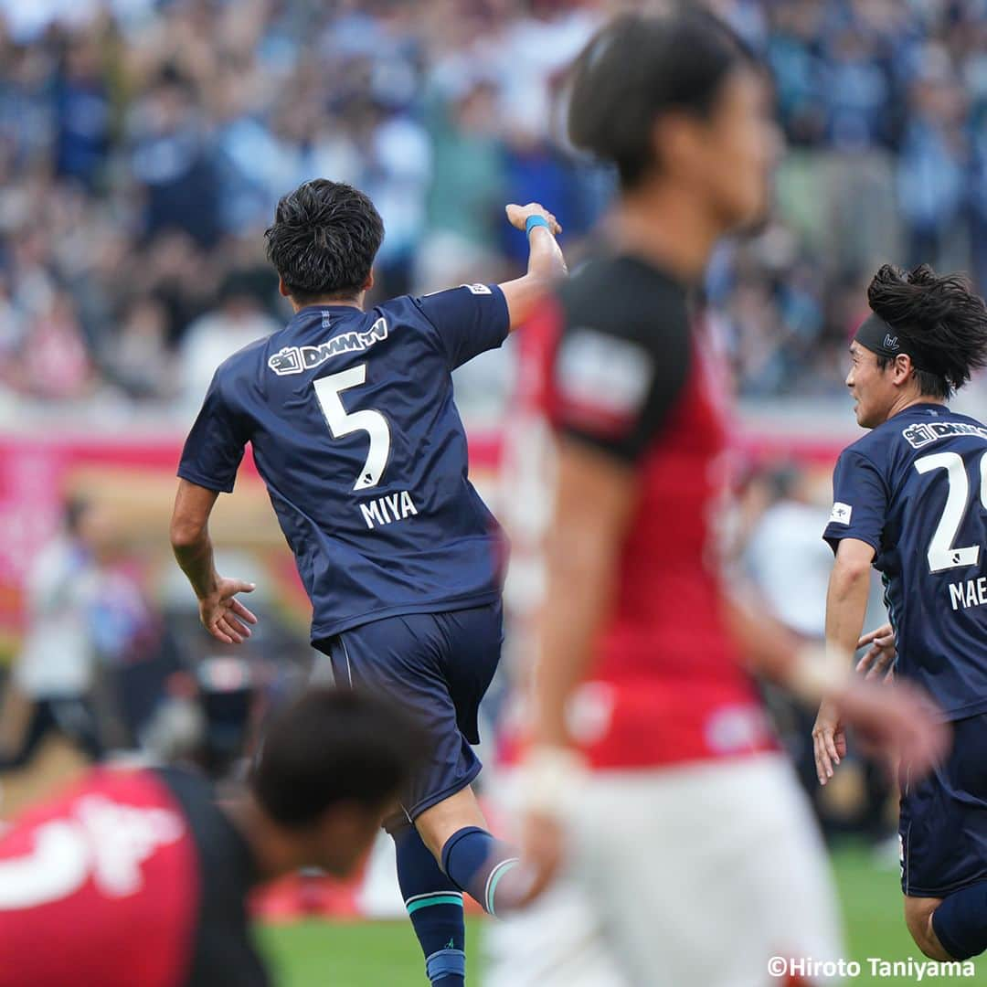 Goal Japanさんのインスタグラム写真 - (Goal JapanInstagram)「🏆 #アビスパ福岡 がルヴァンカップ優勝！🐝 浦和レッズとの #ルヴァンカップ決勝 を制し、クラブ史上初のタイトル獲得！#前寛之 と #宮大樹 のゴールで2点をリードし試合を折り返すと、後半に1点を返されるも2-1で逃げ切る！#長谷部茂利 監督の下、クラブの歴史を塗り替える勝利＆優勝！(Photo: Hiroto Taniyama / Masahiro Ura)  #soccer #football #jleague #ybclevaincup #levaincup #avispafukuoka #avispa #サッカー #フットボール #Jリーグ #JリーグYBCルヴァンカップ #YBCルヴァンカップ #ルヴァンカップ #⚽」11月4日 15時13分 - goaljapan