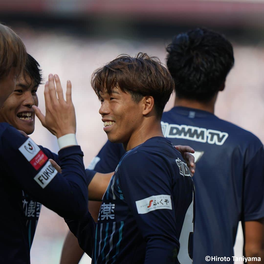 Goal Japanさんのインスタグラム写真 - (Goal JapanInstagram)「🏆 #アビスパ福岡 がルヴァンカップ優勝！🐝 浦和レッズとの #ルヴァンカップ決勝 を制し、クラブ史上初のタイトル獲得！#前寛之 と #宮大樹 のゴールで2点をリードし試合を折り返すと、後半に1点を返されるも2-1で逃げ切る！#長谷部茂利 監督の下、クラブの歴史を塗り替える勝利＆優勝！(Photo: Hiroto Taniyama / Masahiro Ura)  #soccer #football #jleague #ybclevaincup #levaincup #avispafukuoka #avispa #サッカー #フットボール #Jリーグ #JリーグYBCルヴァンカップ #YBCルヴァンカップ #ルヴァンカップ #⚽」11月4日 15時13分 - goaljapan