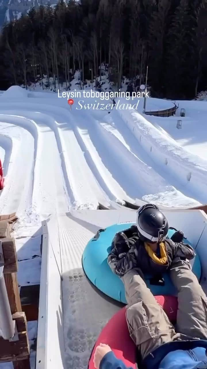 Live To Exploreのインスタグラム：「Snow tubing into the frosty season with @wirth.a.trip 🤩☃️❄️   💡The Tobogganing Park in Leysin, in the Vaudois Alps, prepares special slopes for “snowtubing”, this slightly crazy winter activity for winter sports enthusiasts and thrill-seekers! The best fun of your holidays with family or friends!  👉Share this post with your travel squad and start planning your next unforgettable getaway together!  Credits to: @wirth.a.trip   📍 Leysin tobogganing park」