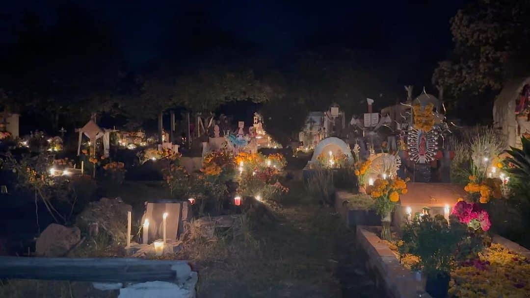 ジャンポールレスパナールのインスタグラム：「. Incredible experience for Dia De Los Muertos in Ocotitlan Speechless. Just waw Aquí los muertos sigue vivos.」