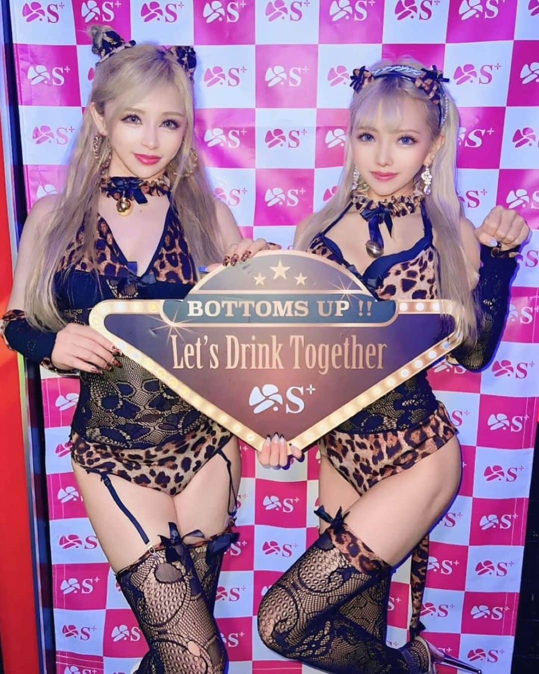 REIRAのインスタグラム：「🐆です♥︎ がお♥︎  けしてハロウィン仕様ではありません 通常営業🐆🐆🐆🐆」