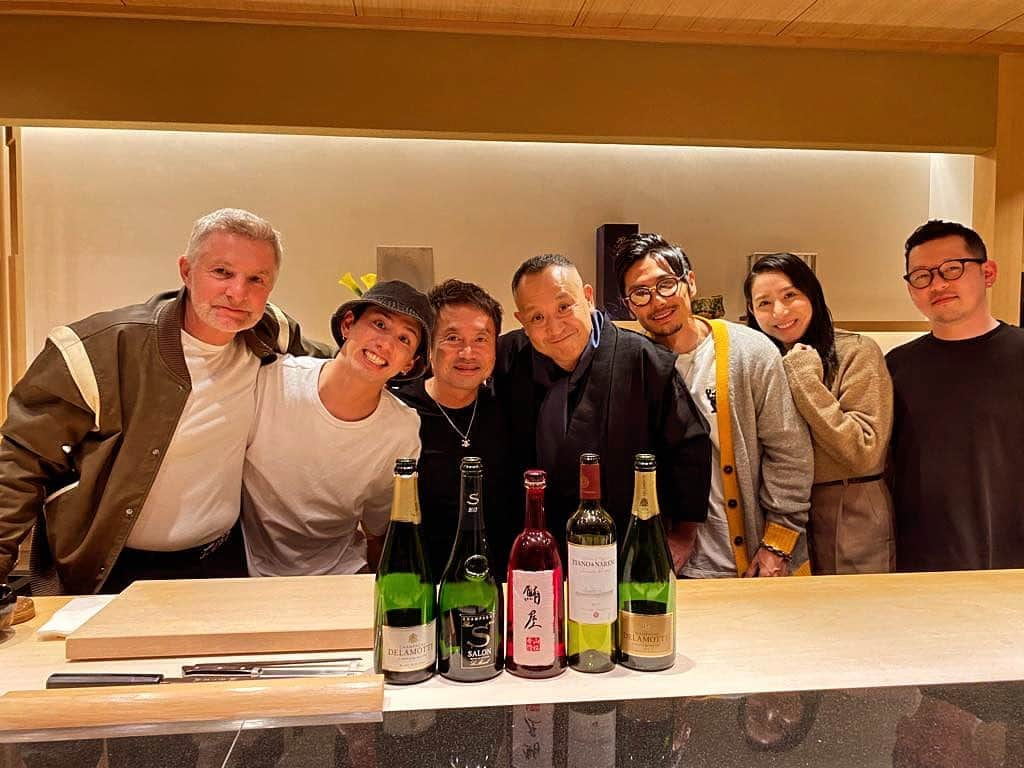 Taka さんのインスタグラム写真 - (Taka Instagram)「Had a great time with Legendary's #すし匠 #マグロやま幸 #salonchampagne」11月4日 15時48分 - 10969taka