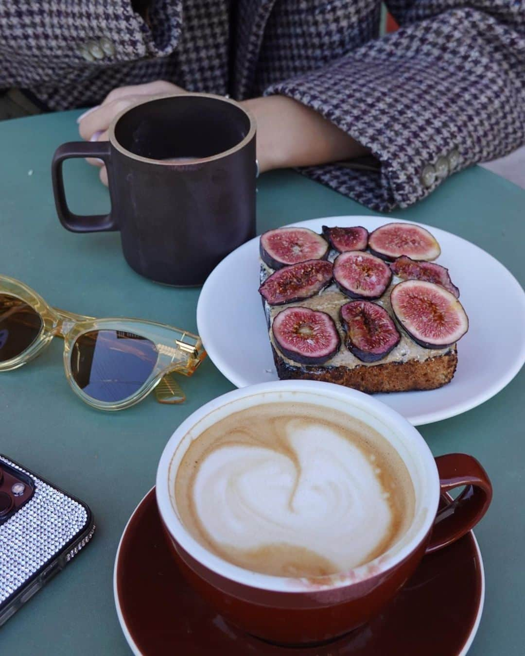 小竹麻美のインスタグラム：「day05 @canyoncoffee  目の保養すぎてキョロキョロしちゃう🤍☕️  ロスに戻ってお買い物🤍」