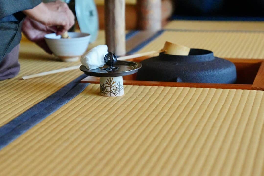 いぶくろ聖志のインスタグラム：「お茶席  #japan #camera #photography  #japanculture  #chanoyu  #日本　#カメラ　#写真　 #茶の湯　#日本文化」