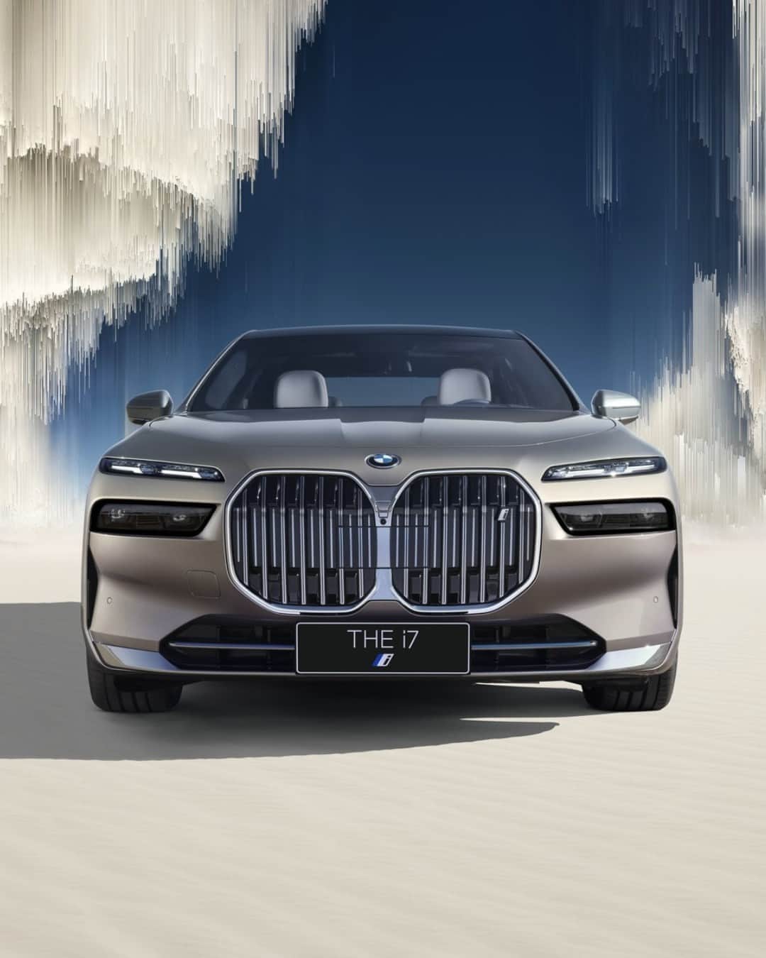 BMWのインスタグラム：「Dripping with excellence. 💧⚡️  The BMW i7.  #THEi7 #BMWi #BornElectric  __ BMW i7 xDrive60: Combined power consumption: 19.6–18.4 kWh/100 km. Combined CO2 emissions: 0 g/km. Electric range: 590–625 kilometers. All data according to WLTP. Further info: www.bmw.com/disclaimer」
