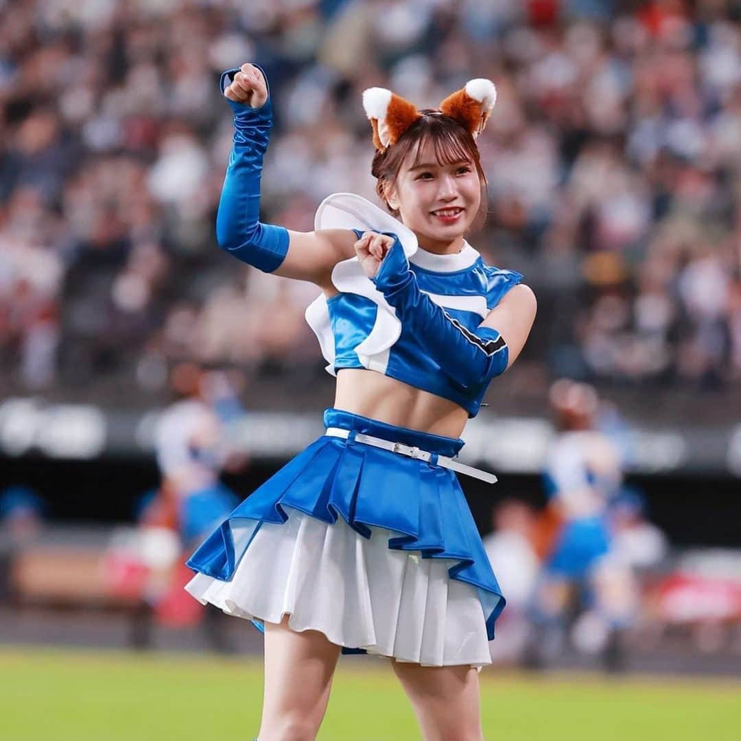ファイターズガールのインスタグラム：「. みなさんこんにちは！ 大西真帆です🩷  2023年シーズン、たくさんのご声援ありがとうございました。 私は今年でファイターズガールを卒業させていただきます。  札幌ドームとは全く違った 新しくなったエスコンフィールドHOKKAIDOという球場でパフォーマンスできたこと その年に関われたこととても嬉しかったです。  そして私は、よく話してみるとイメージが違ったと言われることが多く… 特に去年の1年目の時は振り返ってみれば、メンバーに怖がられていました。笑 そんな中一番最初に話しかけてくれたのが伶奈と花笑だったんです。 2人にはとても感謝しています🥺  ファイターズガールになれて、本当に色々な人生経験ができました。 2014年度から応援してくださっていた方々にも、お久しぶりに会えたり声をかけてくれて またこんな私を受け入れてくれたこと幸せでした😌  苦手だったことも徐々に克服できて 私にとってはとても大きな年になりました。  来年からも色々な面でパワーアップできるよう、人間としてももっと成長できるように頑張っていきます🫱🏼‍🫲🏽 いつも見守ってくれて応援してくれてる皆様、私の活力になっています。  ファイターズが優勝できるよう、私もずっと応援しています❣️ 本当に3年間ありがとうございました☺️ 皆さんに出会えて幸せでした！  きっとまだ会える機会はあると思うので また会える日を楽しみにしています✨  #fightersgirl #ファイターズガール #lovefighters #北海道日本ハムファイターズ #新時代 #FANS_ARE_OUR_TREASURE #thankyou #大西真帆」