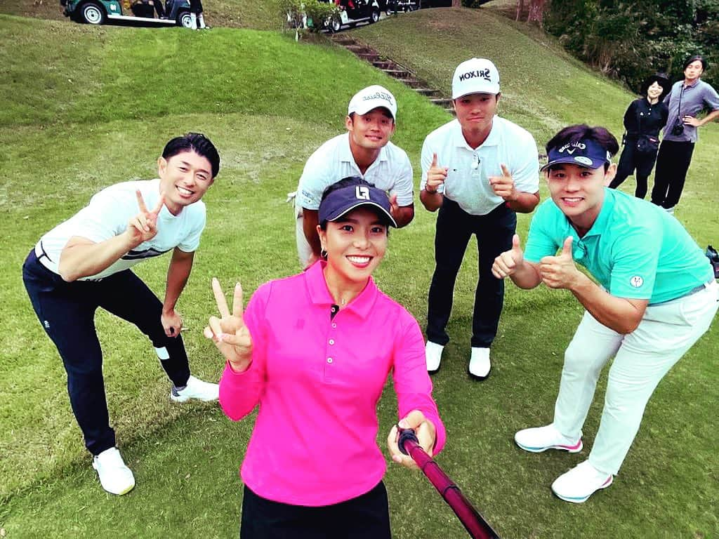 高橋大輔のインスタグラム：「本日、この後17時〜17時30分  番組MCを務めます🎤  BS-TBS「ゴルフONE」⛳️放送です😊  "飛ばし屋！男子プロ対決"中盤戦🏌️‍♂️  今週は飛ばし＋テクニックで魅せてくれます！！！  驚愕のショットに圧巻のテクニックを是非ご覧ください🎵  公式HPより↓↓↓  ＜出演　櫻井勝之プロ、岡本頼樹プロ、山浦太希プロ＞  今回も平均飛距離300ヤード超えを誇る飛ばし屋、男子プロ対決！  前回、飛ばし屋の見せ場ドラコンホールは大波乱！ 3人がドライバーショットに苦戦し、まさかのドラコン該当者なし。 勝負は残り6ホール、飛ばし屋のドライバーショットは覚醒するのか！？  今週の中盤戦も、ワンオンチャレンジなど高得点が狙えるチャンスホールが満載。  3人がショットのテクニックを見せ、スーパープレーが連発！ チップインバーディーのミラクルショットも飛び出し、熾烈なトップ争いが繰り広げられる。  果たして、大混戦の飛ばし屋対決を制するのは！？  そして、今回は3人の地元から「推しメシ」を紹介！おすすめの絶品グルメとは！？  #ゴルフONE #bstbs #ゴルフ #男子ゴルフ #男子プロ #ゴルフ番組 #土曜日 #17時 #飛ばし屋 #mc #髙橋大輔 #高橋大輔」