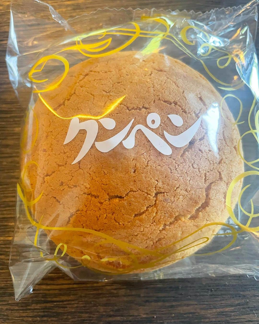 皆川明さんのインスタグラム写真 - (皆川明Instagram)「首里の座波菓子店さん。 カタカナで可愛らしいお菓子。」11月4日 16時18分 - akira_minagawa725