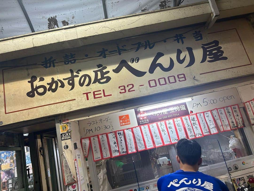 ツジトモタカさんのインスタグラム写真 - (ツジトモタカInstagram)「明日、ツアーファイナル、Zepp新宿、サンキューソールド🍻 ツアー酒場記録⑤ 沖縄 那覇　おかずの店　べんり屋 那覇　金燕楼 名護山羊料理店 コザ　喰い処呑み処との馬  おでん東大なくなったの悲しい😭」11月4日 16時18分 - g2_nit