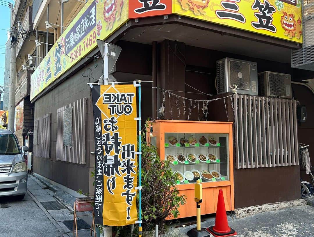 ツジトモタカさんのインスタグラム写真 - (ツジトモタカInstagram)「明日、ツアーファイナル、Zepp新宿、サンキューソールド🍻 ツアー酒場記録⑤ 沖縄 那覇　おかずの店　べんり屋 那覇　金燕楼 名護山羊料理店 コザ　喰い処呑み処との馬  おでん東大なくなったの悲しい😭」11月4日 16時18分 - g2_nit