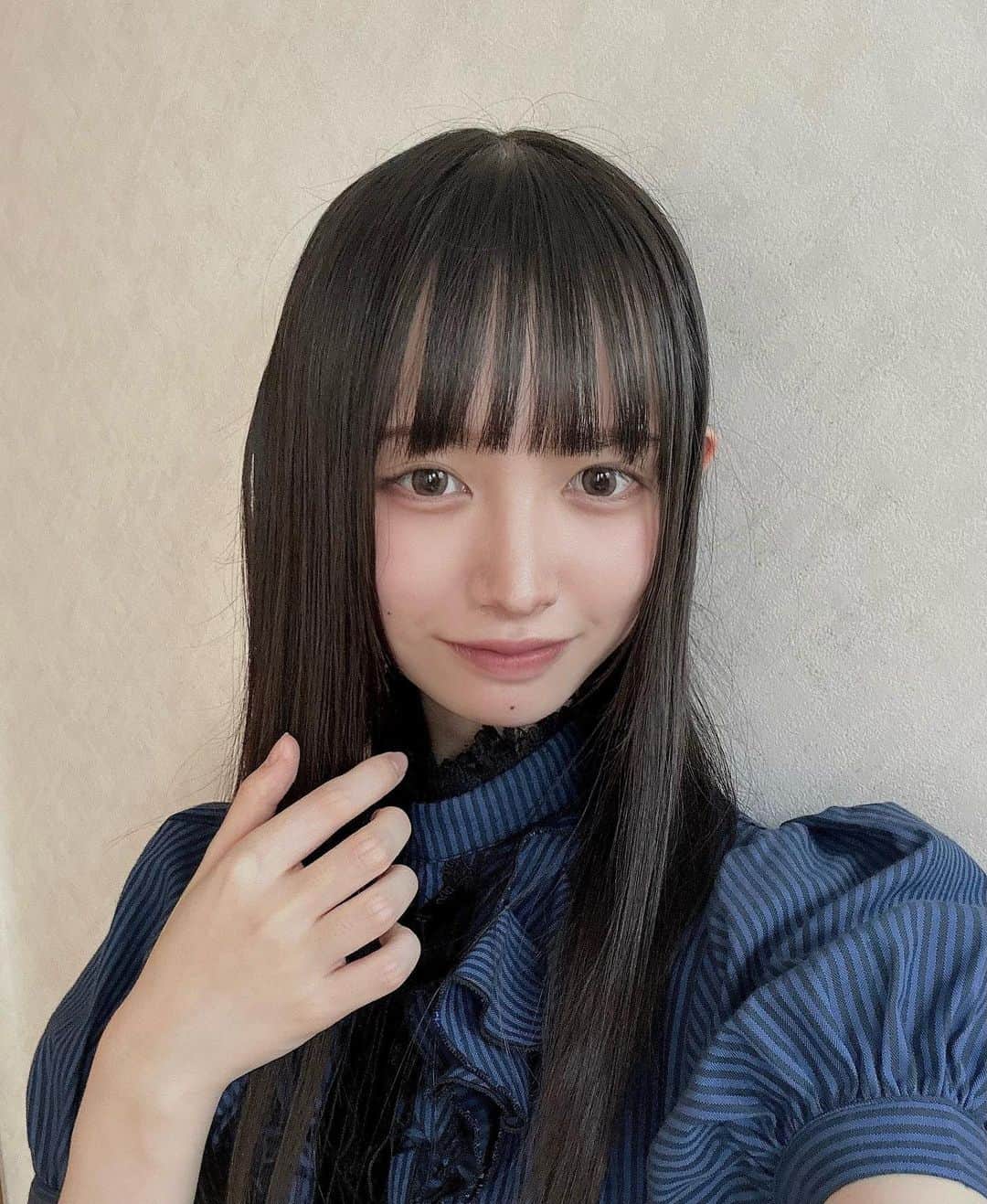 水瀬紗彩耶さんのインスタグラム写真 - (水瀬紗彩耶Instagram)「お人形さんコーデ🧸 ・ ・ ・ #お人形#コーデ#ストレートヘア#ぱっつん#ぱっつん前髪#ロングヘア #黒髪#黒髪ロング」11月4日 16時19分 - saaya_minase_