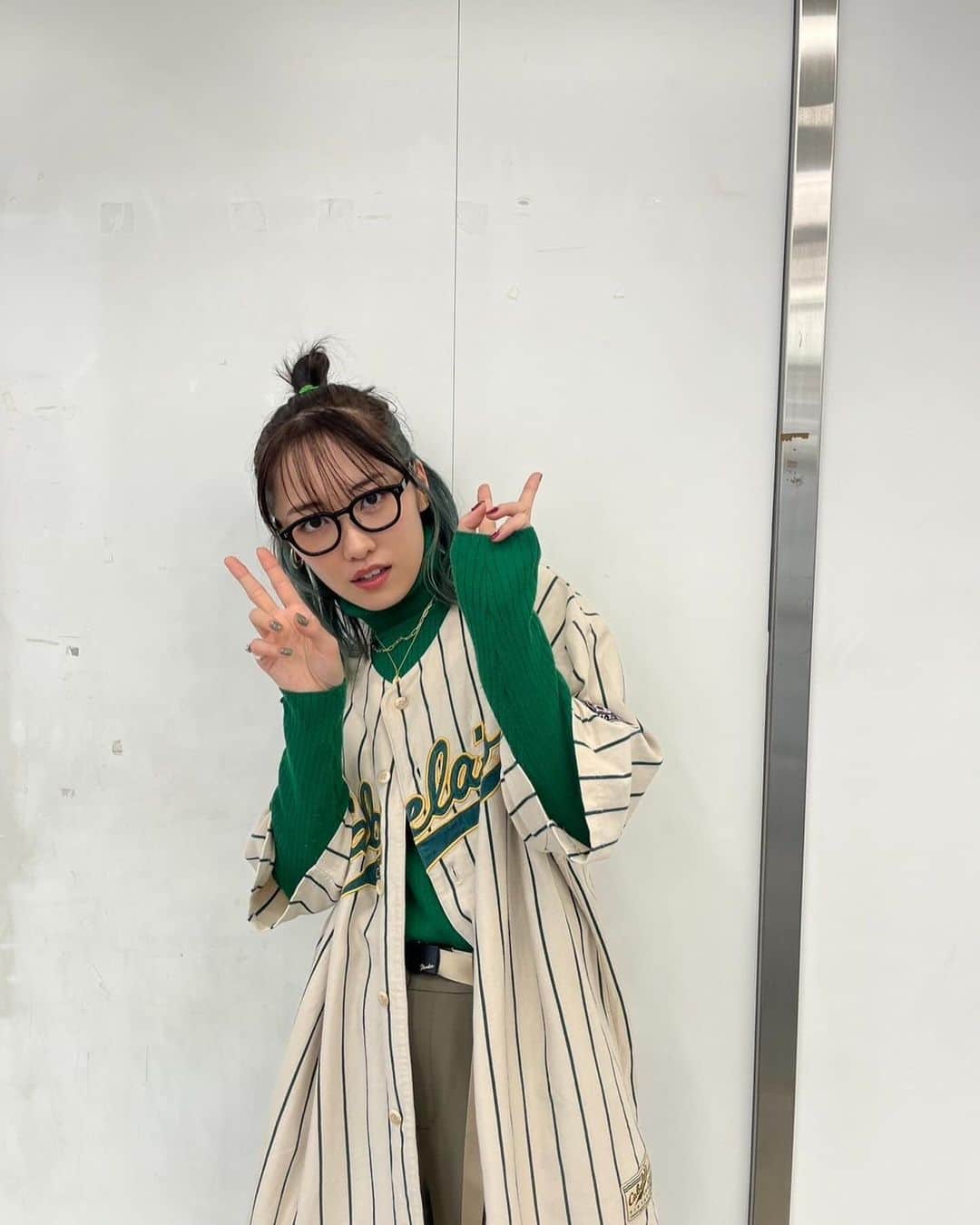 工藤遥さんのインスタグラム写真 - (工藤遥Instagram)「. カレンダーイベント、ありがとうございました〜🌐  tops:@aoyama_ladies  sizeM bottom:@aoyama_ladies  sizeL glasses:@resee.official  #遥服#半目」11月4日 16時22分 - haruka_kudo.official