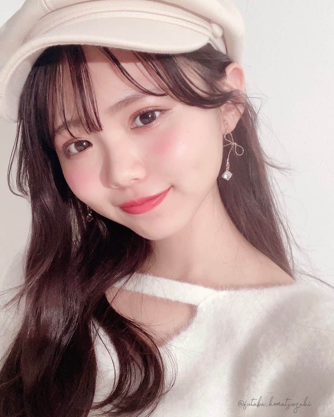 のインスタグラム：「🌱🎀  ニコラ12月号　新おしゃモの冬トレンド！のオフショット📷 キャスケットは好きすぎて色違いでも紹介してます🐰🎶 誌面でチェックしてね~💭  #ニコラ12月号発売中#ニコラ#nicola#ニコモ#小松崎ふたば#🌱🎀」