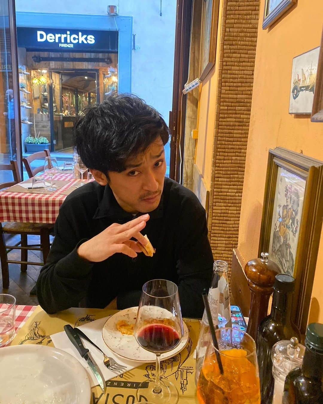 としみつさんのインスタグラム写真 - (としみつInstagram)「🇮🇹Firenze  街並み、グルメ、全て良し ホテルの屋上から見た、日の出&鐘の時間があまりにも美しくて忘れられない。  ホテルも良すぎたからまた載せるね  必ずまた来たい。」11月4日 16時28分 - toshimitsu_tokaionair