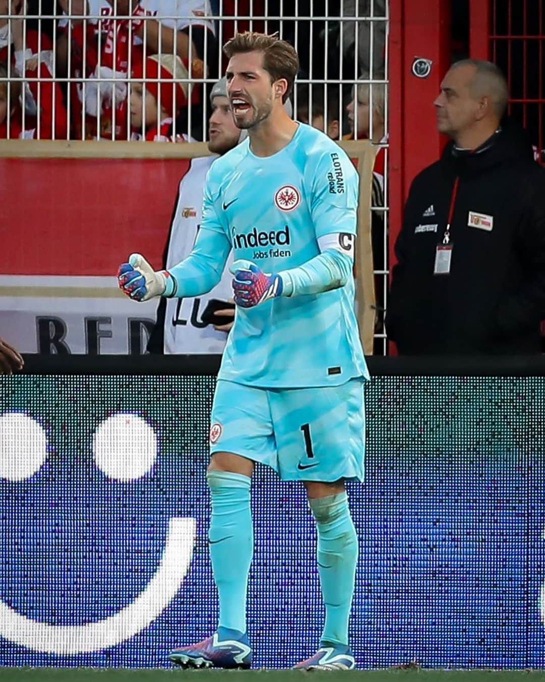 ケヴィン・トラップのインスタグラム：「Massive WIN 🦅!!!  Clean sheet ✔️ +3 ✔️」