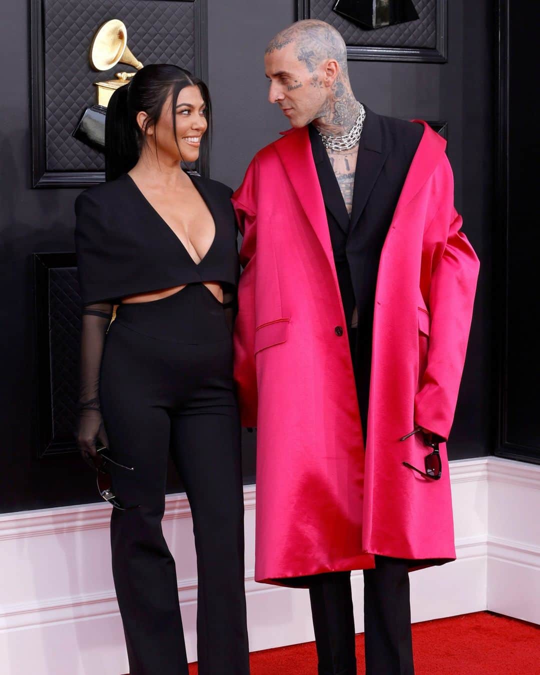 Teen Vogueさんのインスタグラム写真 - (Teen VogueInstagram)「Congratulations are in order for #KourtneyKardashian and #TravisBarker, who have welcomed their first baby together! 🎉🍼 Get all the details at the link in bio 🔗  (📸: Getty Images)」11月5日 3時22分 - teenvogue