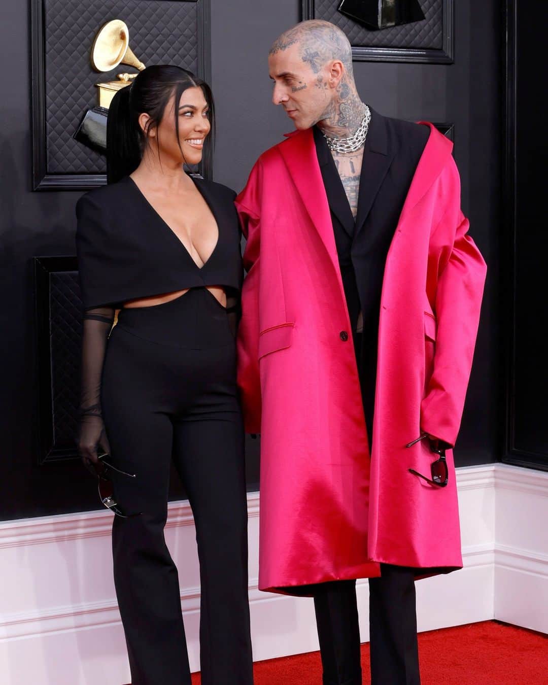 Teen Vogueのインスタグラム：「Congratulations are in order for #KourtneyKardashian and #TravisBarker, who have welcomed their first baby together! 🎉🍼 Get all the details at the link in bio 🔗  (📸: Getty Images)」