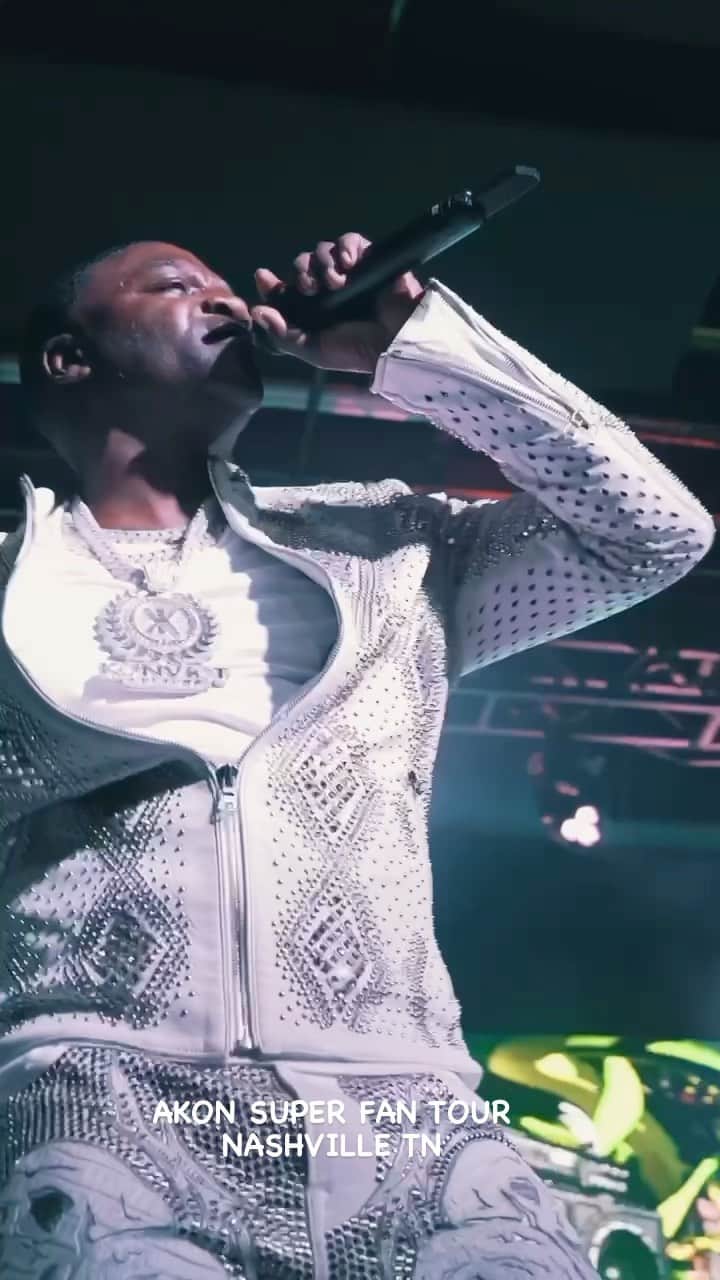 のインスタグラム：「Craziest experience ever!!!! AKON SUPER FAN TOUR!!! 2023 I love my fans for staying down all these years.」