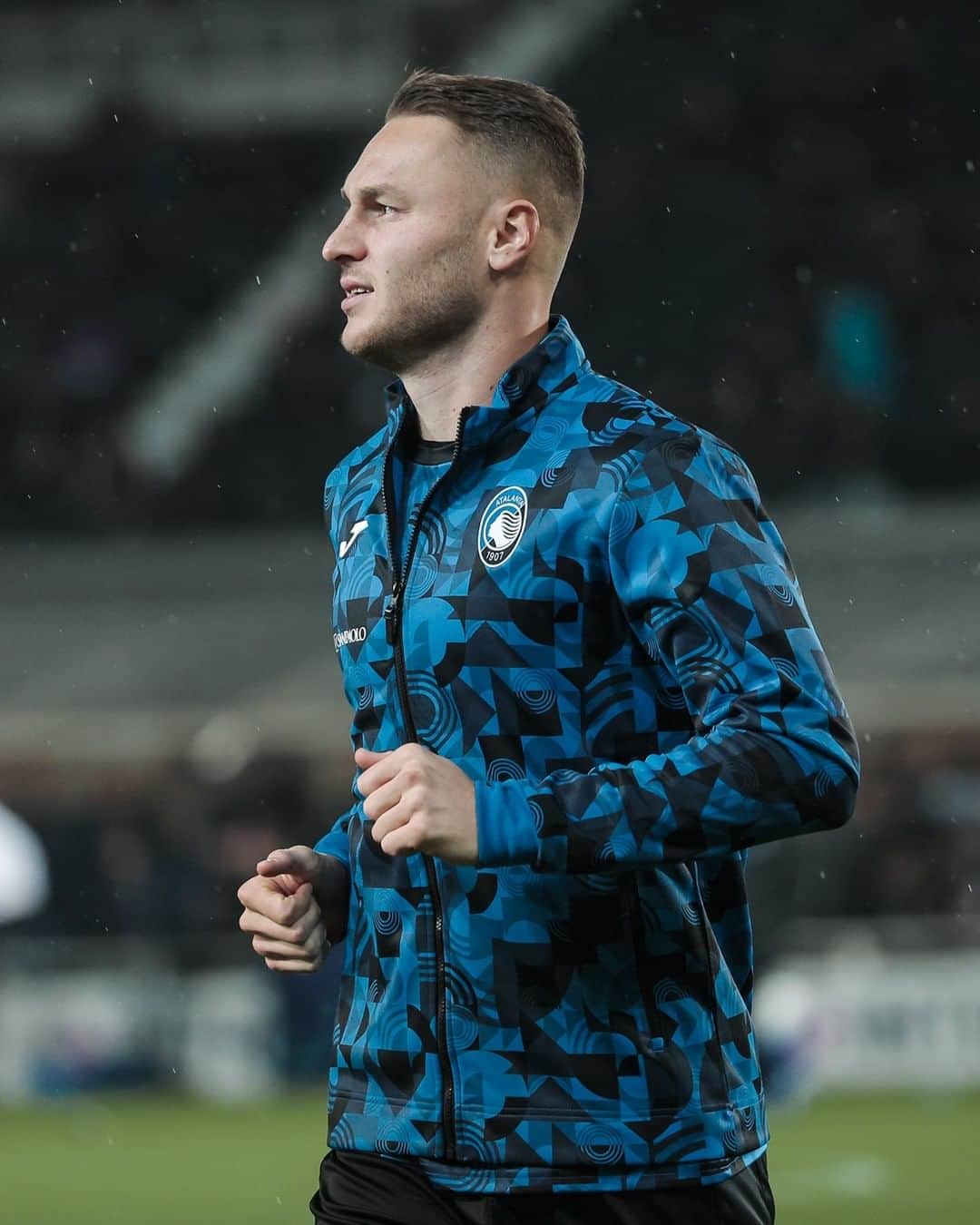 アタランタBCのインスタグラム：「Dai ragazzi 👏  Let's go lads! 🔥  #AtalantaInter #SerieA #GoAtalantaGo ⚫️🔵」