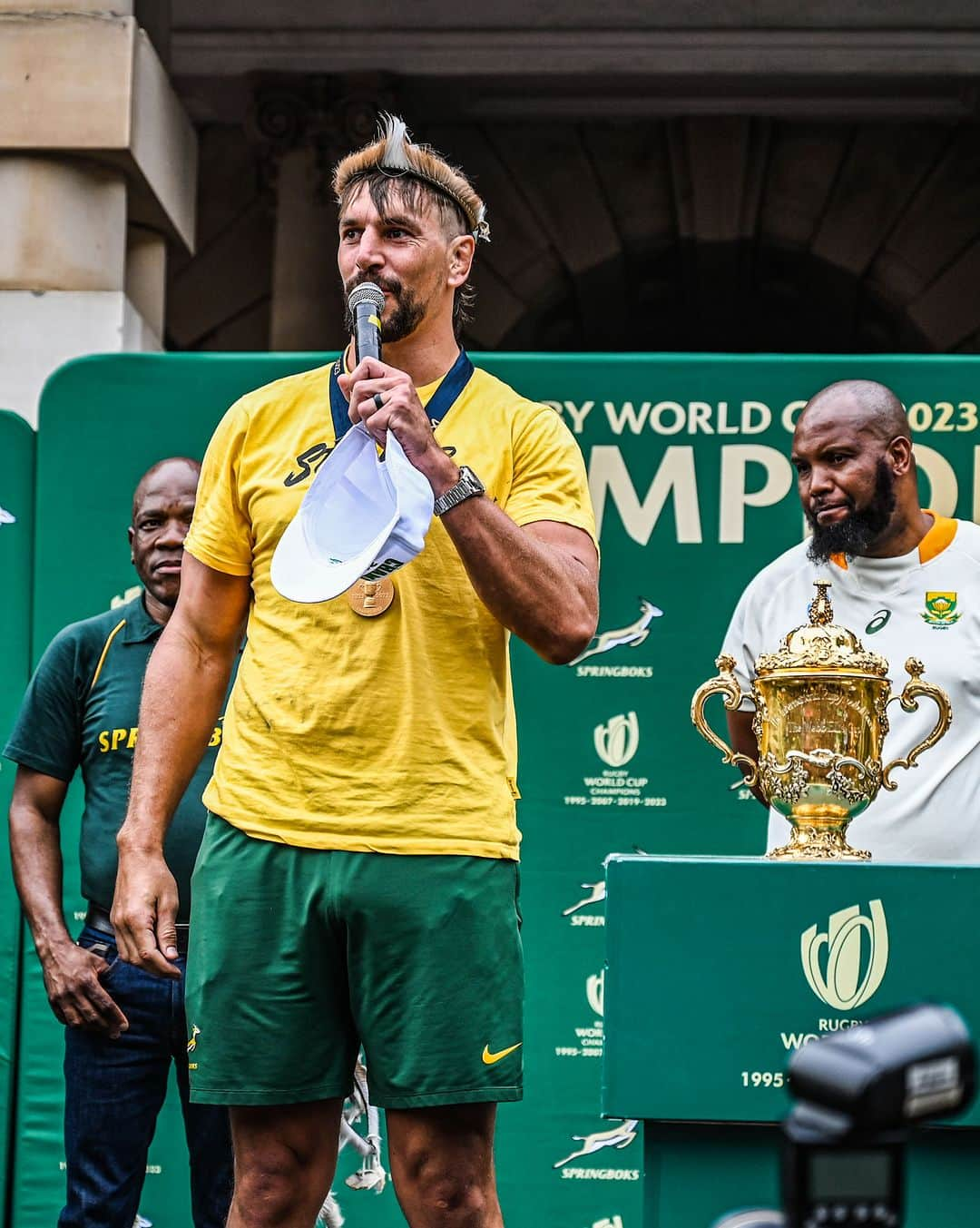 ラグビー南アフリカ代表さんのインスタグラム写真 - (ラグビー南アフリカ代表Instagram)「Another day of amazing support - thank you Durbs! 🏆🚌 #Springboks #StrongerTogether  📸 Gallo Images」11月5日 1時50分 - bokrugby