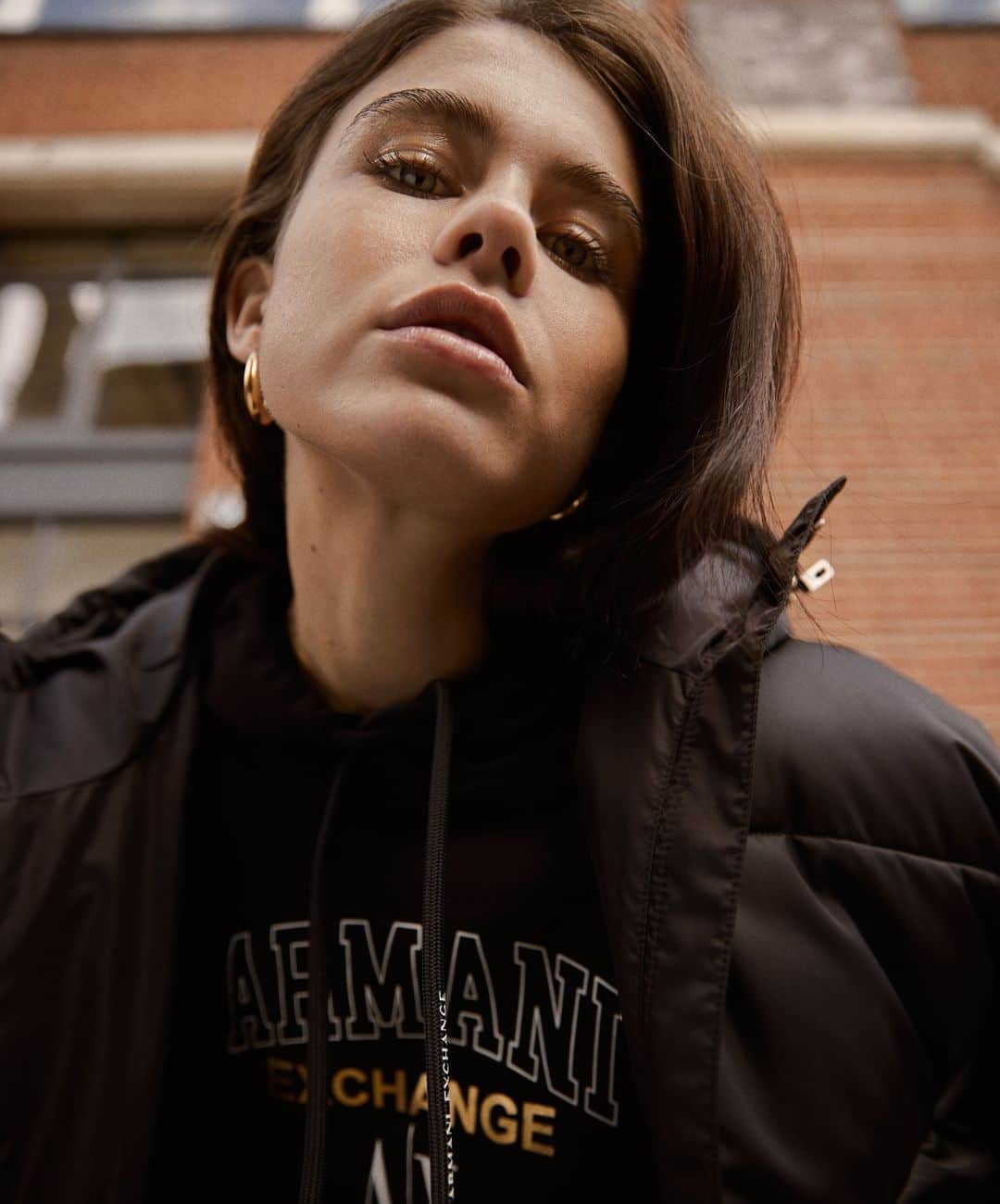 のインスタグラム：「London calling⁣  ⁣ @aimeegillingwater wearing A|X Armani Exchange Campus collection for @hungermagazine⁣ ⁣ Photographer @thejordanrossi100⁣ Fashion & Beauty Director @marcoantoniolondon⁣ Hair Stylist @alexsarghe⁣ Producer @kayrilez ⁣ Photographic Team @matthew.tortolano ⁣ DOP @tobygoodgerdop ⁣ 1st AC Jay William」