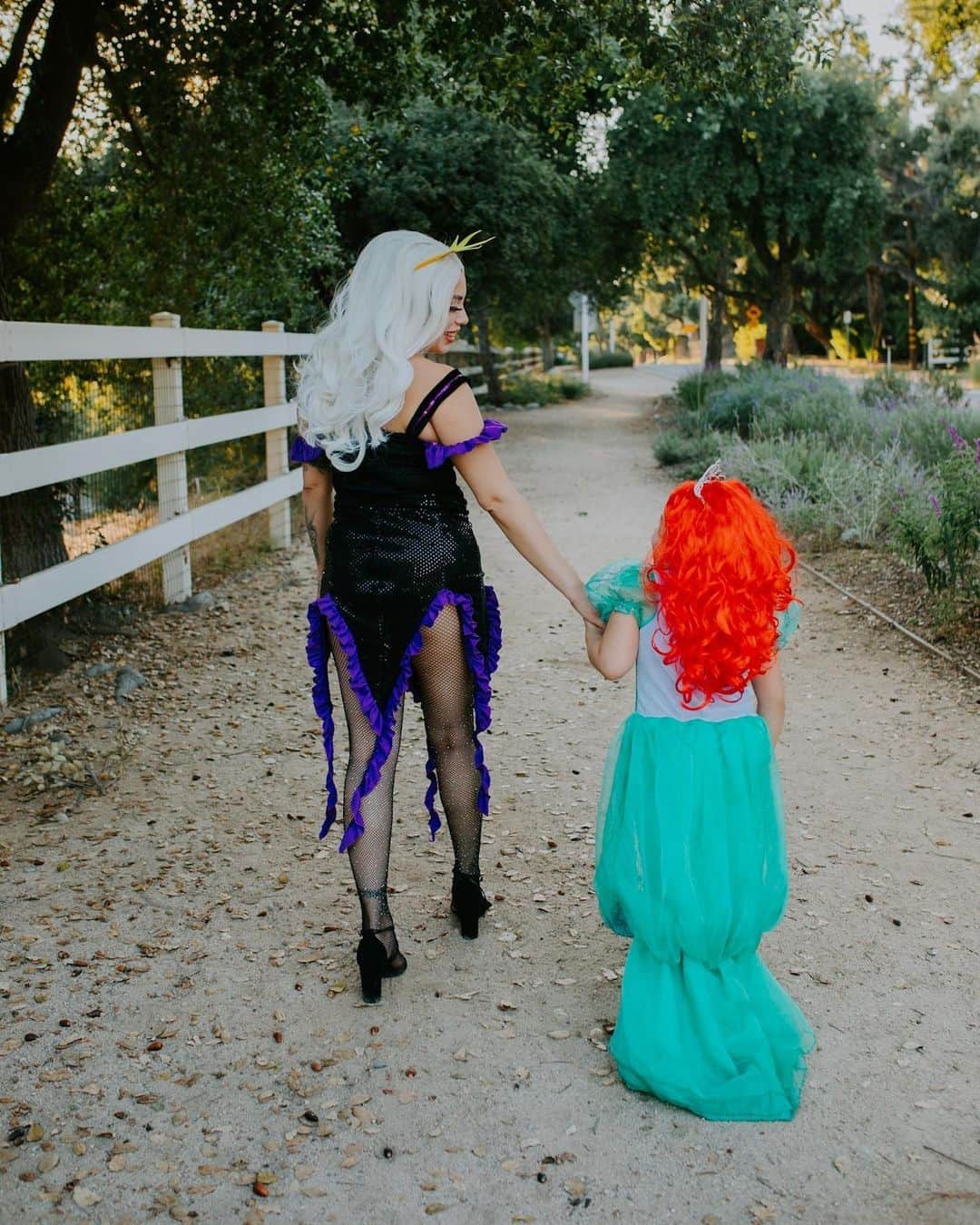 レッグアベニューさんのインスタグラム写真 - (レッグアベニューInstagram)「#legavenYOU are all so spooky and gorgeous! 🧡🖤 such a shame Halloween is over over. Thank you for choosing Leg Avenue as your Costume Fairy Godmothaaa ✨」11月5日 2時00分 - legavenue