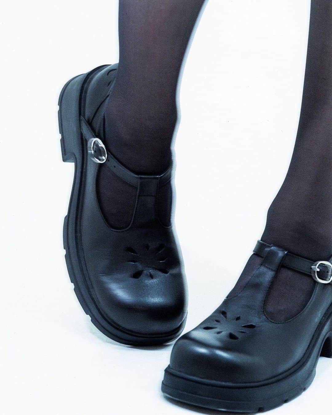 UNIFさんのインスタグラム写真 - (UNIFInstagram)「Black Comma Shoe 🖤」11月5日 2時05分 - unif