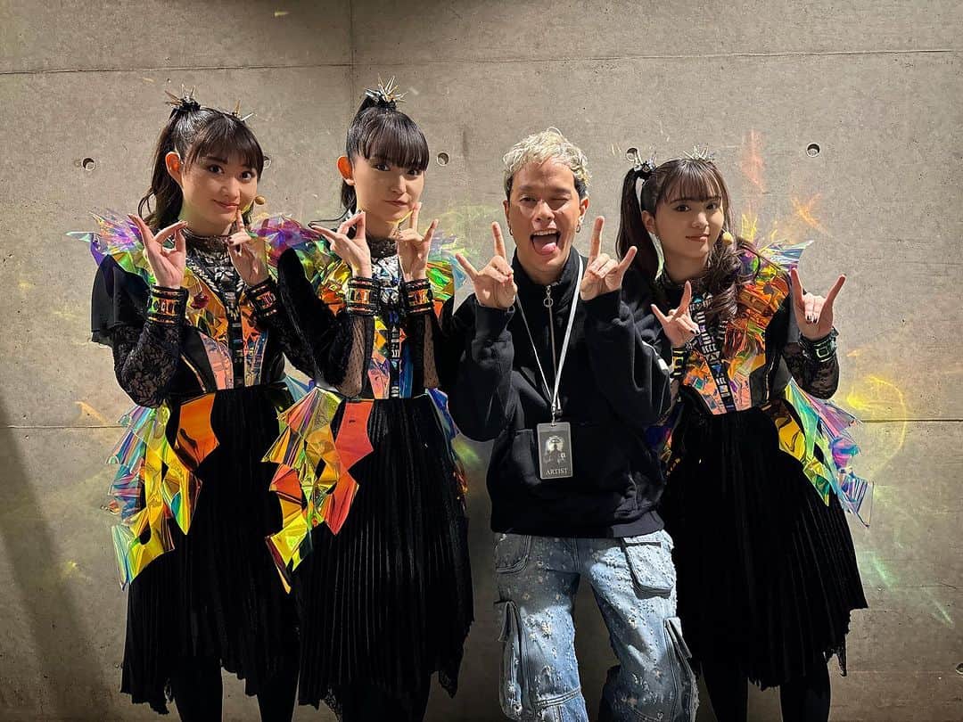 BABYMETALさんのインスタグラム写真 - (BABYMETALInstagram)「Thank you for coming to NEX_FEST in TOKYO⚡️ 🤘🦊🦊🦊🤘  Thank you @hydeofficial @masato_coldrain @paledusk_jpn   🇪🇺See You at "BABYMETAL WORLD TOUR 2023  EU & UK TOUR"🇬🇧  #BABYMETAL #BMTHNEXFEST @nex_fest_japan」11月5日 2時31分 - babymetal_official