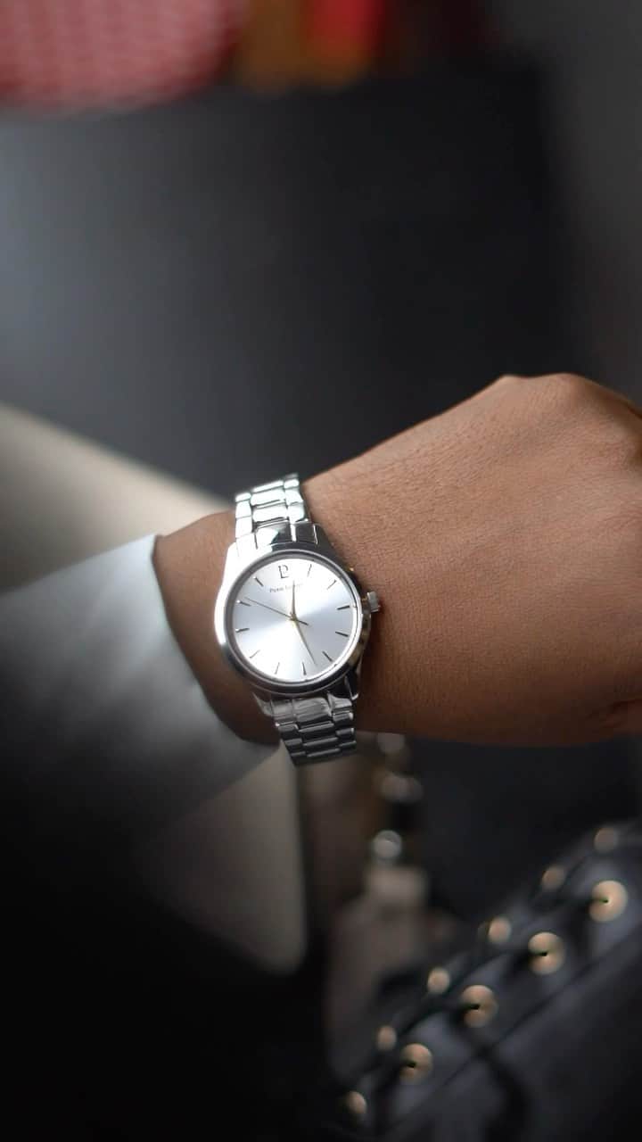 ピエールラニエのインスタグラム：「Pose café svp avec @pierre_lannier ☕️  La Roxane actuellement en ligne et vous avez la possibilité de la remporter sur mon compte 😘😘  collaborationcommerciale #montre #paris #pierrelannier」