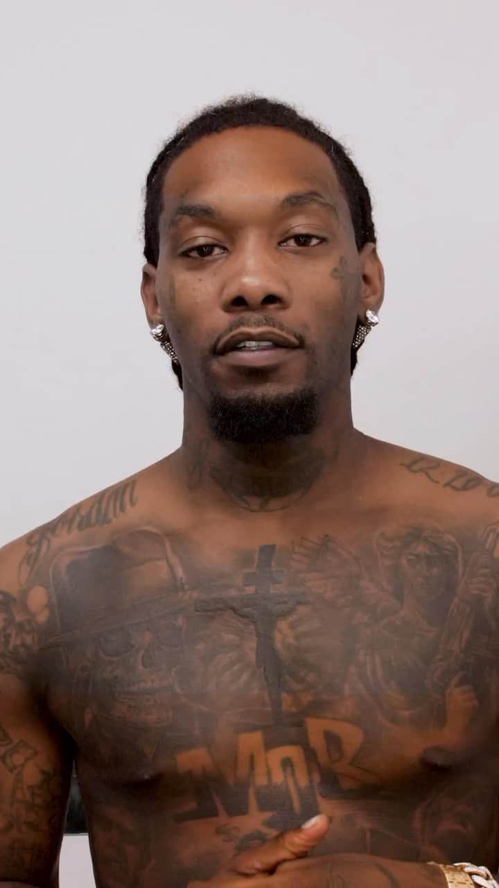 Harper's BAZAARのインスタグラム：「BAZAAR’s November 2023 music director @offsetyrn wants you to put down your body lotion—and here’s why.  Watch as the rapper breaks down his nightly routine, including how he cares for his dreads and why he reaches for women’s deodorant over men’s, at the link in bio. #GoToBedWithMe — VP of Video: @jasonikeler Director and Executive Producer: @kriceee Director of Photography: @andyclancy Editor: Brandon Haynes Post Production Supervisor: @shuying_chung Production Assistant: @jordanabt.zip」