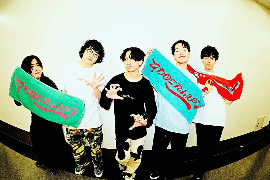 田辺由明さんのインスタグラム写真 - (田辺由明Instagram)「【マカロックツアーvol.16】福岡day1、ありがとうございました！！  メジャーデビュー3周年の今日、福岡のみんなの笑顔と元気な声が聴けて幸せでした…！！  良いギター弾けた。  福岡、超愛。 2日目もよろしくお願いします🤘🔥  #マカロックツアー #マカロニえんぴつ   photo by浜野カズシ @hamanokazushi」11月5日 3時02分 - toriashi_vyt