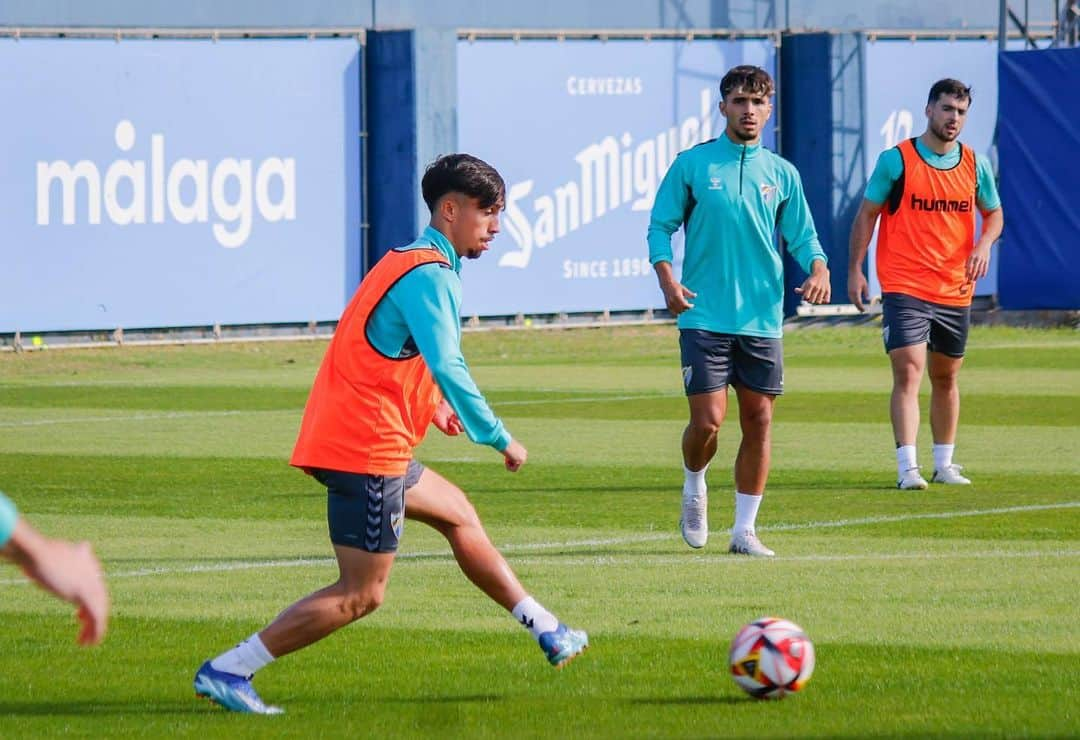 マラガCFのインスタグラム：「¡Última sesión de la semana! ⚽️  🔜 #MálagaCórdoba」