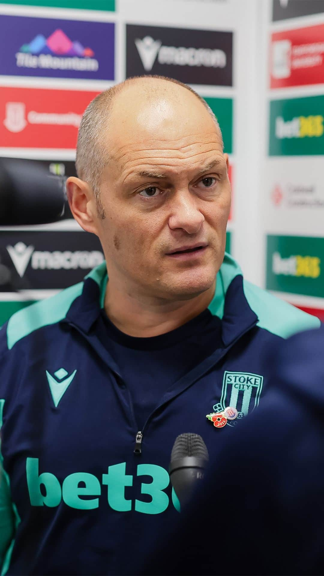 ストーク・シティFCのインスタグラム：「Alex Neil says a point was a fair outcome after the Potters made it 10 points from 12 in today's draw with Cardiff City.  #StokeCity #SCFC」