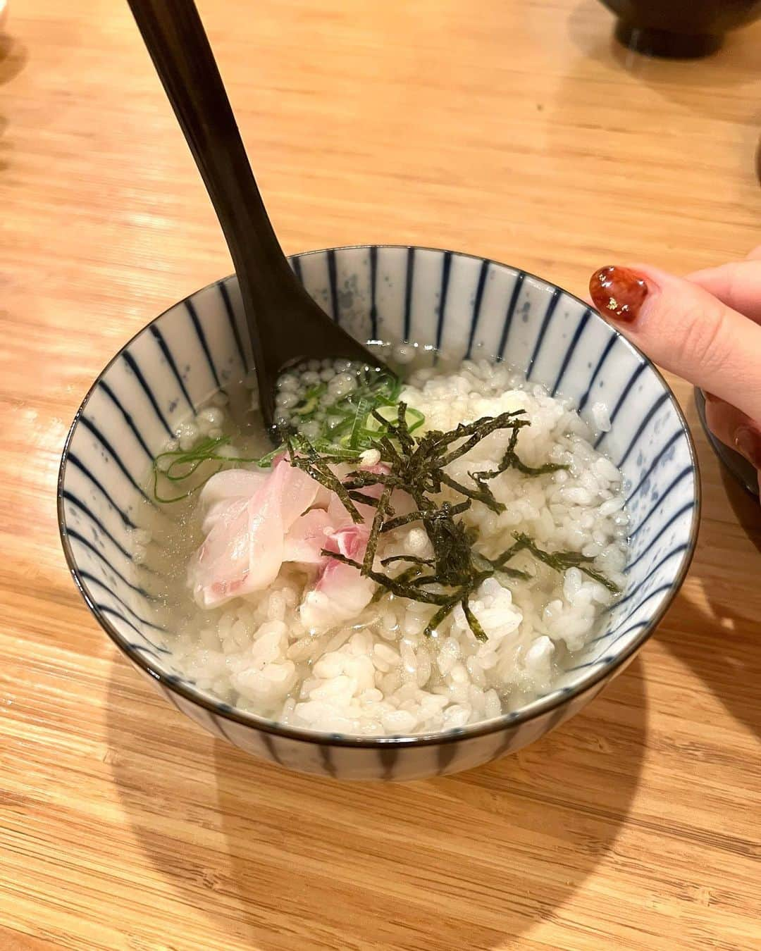 みき みーやんさんのインスタグラム写真 - (みき みーやんInstagram)「飲みメイン‼️って方向きの居酒屋さん🍺 . 肉ト魚 大衆酒場 ひとめぼれ 京都店 @hitomebore.kyoto  . レモンサワーと強炭酸のハイボールが 何杯飲んでも219円🍋💕 . 飲みメインでみんなでワイワイ言いながら 居酒屋メニュー何個かつまみたい方に おすすめのお店かな？🙃 . . ご飯よりもとにかく安くで飲めたらいいよー！ って方にはかなりおすすめ🍋 . #PR#京都グルメ#京都居酒屋 #京都飲み#河原町グルメ#京都河原町#河原町#京都ディナー#京都#河原町居酒屋 #kyotogourmet #kyotodinner#kyoto #グルメ女子 #フリーモデル#関西モデル#京都デート#四条グルメ」11月4日 18時23分 - mi_yan0101