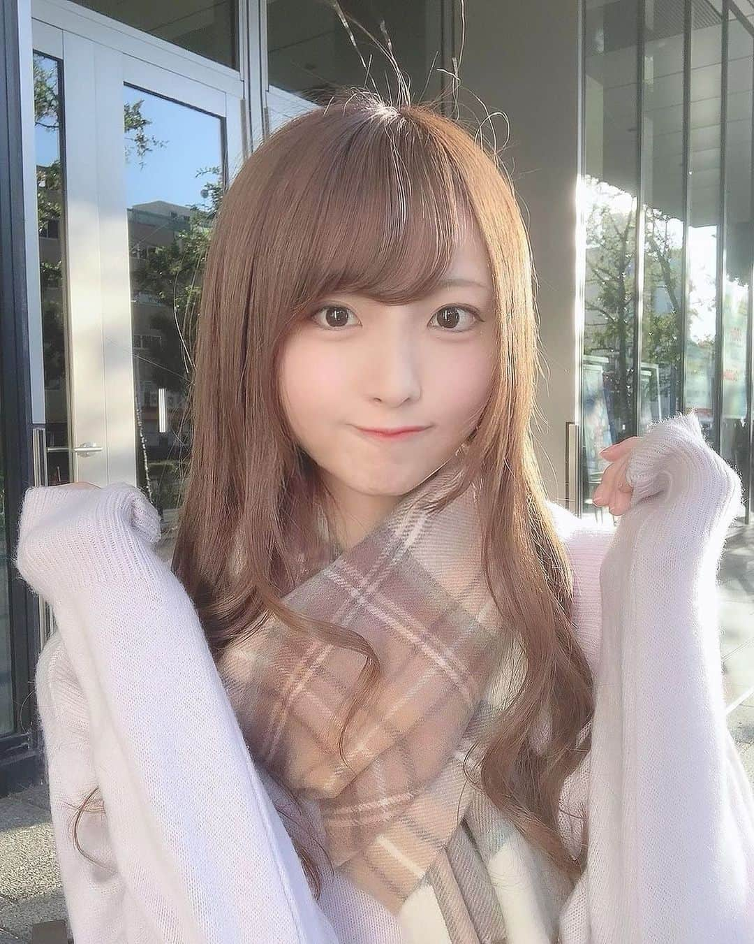 美女美容事情さんのインスタグラム写真 - (美女美容事情Instagram)「《マフラーコーデ🧣💕》⁠ *⠀⠀⠀⠀⠀⠀⁠⠀⁠⠀⁠⠀⁠⠀⁠ 今回ご紹介させて頂きますのは!!👀❤️⁠⠀⁠⠀⁠⠀⁠⠀⁠ . 𝚛𝚒𝚗𝚘さん< @k_rino710 > の素敵なお写真📸⠀⁠⠀⁠⠀⁠ *⠀⁠ 透き通るほど透明感があり美しいですね🥰🧡 オシャレなマフラーが似合ってますね🧣☀️⠀⠀⠀⁠⠀⁠⠀⁠⠀⁠⠀⁠ *⠀⁠⠀⁠⠀⁠⠀⁠⠀⁠ . 𝚛𝚒𝚗𝚘さん< @k_rino710 > 素敵な投稿をありがとうございました☺️📸✨⠀⁠ . 𝚛𝚒𝚗𝚘さんのアカウントには他にも素晴らしい投稿が沢山ありますので是非覗いてみてくださいね💁‍♀️💙⁠ ⁠ ⠀⠀⁠⠀⁠⠀⁠⠀⁠ △▼△▼△▼△▼△▼△▼△▼△▼△▼ ⁠⠀⁠⠀⁠⠀⁠ ❤️🧡💛「ビジョビ (美女美容事情)」💚💙💜⠀⠀⠀⠀⠀⠀⠀⠀⠀⠀⠀⠀⠀⠀⁠⠀⁠⠀⁠⠀⁠⠀⁠⠀⁠ 👇掲載ご希望の方は👇⠀⠀⠀⠀⠀⠀⠀⠀⠀⠀⠀⠀⠀⠀⠀⁠⠀⁠⠀⁠⠀⁠⠀⁠⠀⁠ @b_b_j.jタグ付けと🖤 #ビジョビ ⁠⠀⁠ 🖤タグ付けお願いします⠀⠀⠀⠀⠀⠀⠀⠀⠀⠀⠀⠀⠀⠀⠀⁠⠀⁠⠀⁠⠀⁠⠀⁠⠀⁠ △▼△▼△▼△▼△▼△▼△▼△▼△▼ ⁠⠀⁠ #美女#美人#マフラー#秋コーデ #透明感#カシミヤマフラー #インスタ美女#インスタ美人」11月4日 18時16分 - b_b_j.j