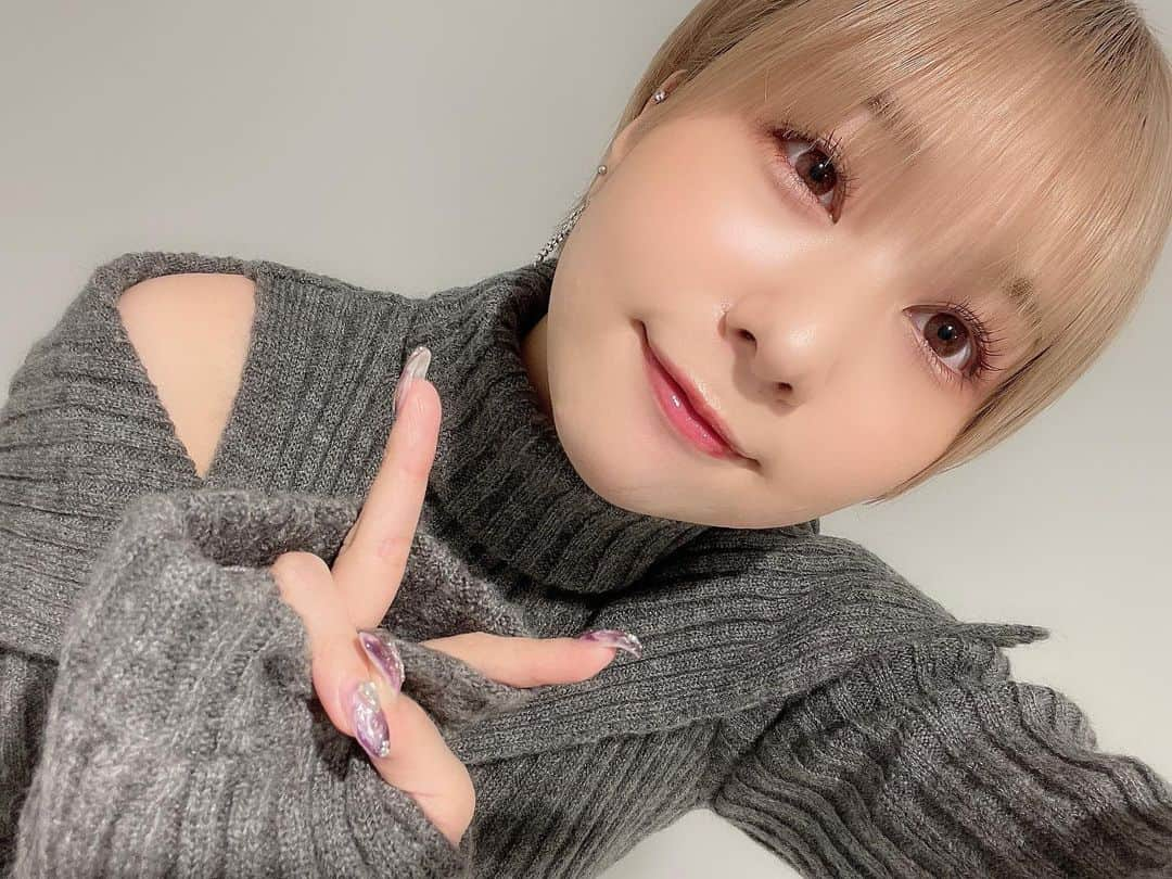 富田美憂のインスタグラム：「✌️✌️」