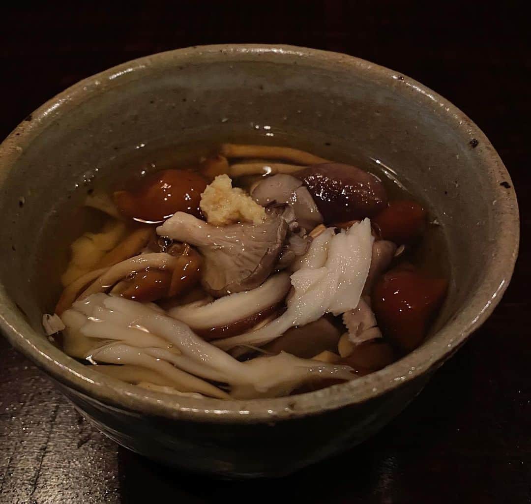 後藤しおりのインスタグラム：「連休前、仕事終わりの冷蔵庫整理。熱々濃厚な茸出汁に生姜で身体が温まる。」
