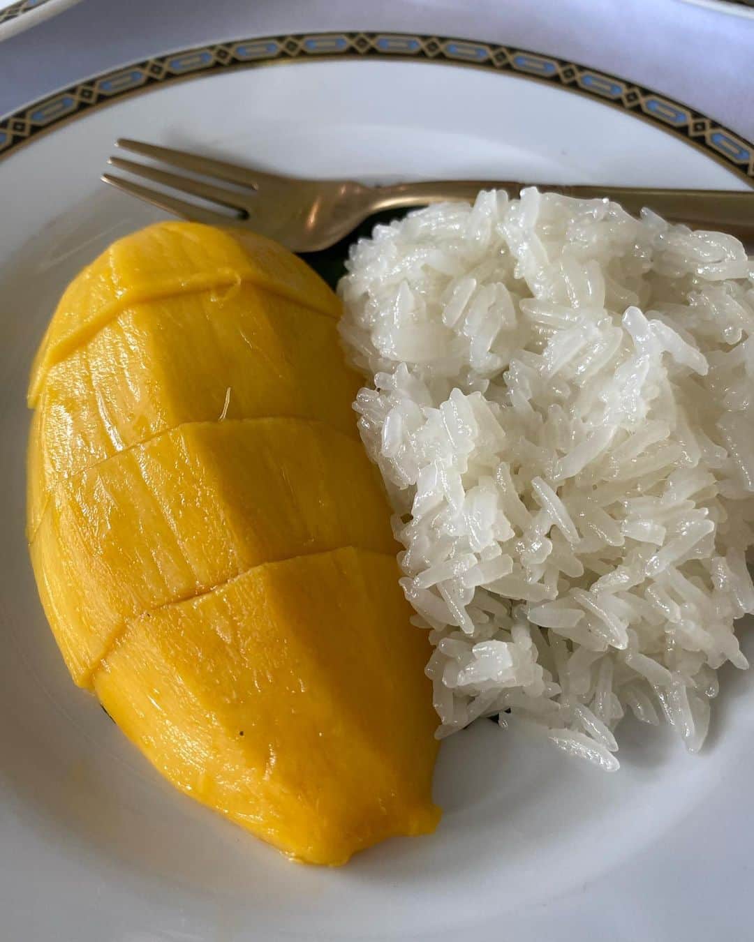 廣瀬なつきのインスタグラム：「sticky rice with mango!!!! when i ate it firstime.」