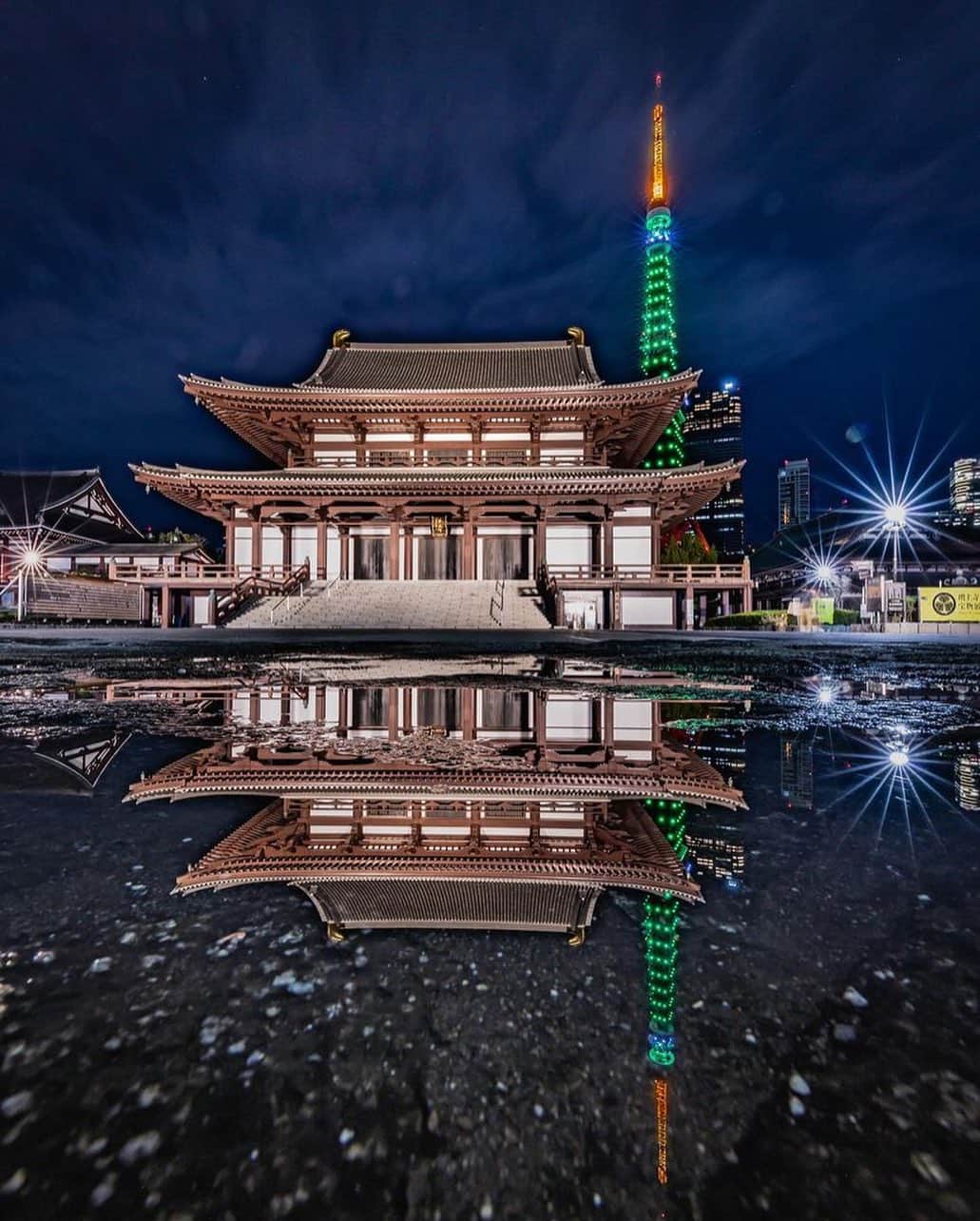 東京タワーのインスタグラム：「. 雨上がりの増上寺境内。  グリーンリボンデーで 緑に輝く東京タワーと 増上寺大殿の見事なリフレクション写真✨  本日は、Your Tokyo Tower🗼から @rintarou6532 さんのお写真をご紹介！  雨上がりの静寂が 伝わってくる素敵なお写真を ありがとうございました😊  ———————————  【 お知らせ 】  🆕 TikTok  東京タワーの公式TikTokアカウントが 開設されました！  詳細はプロフィールにあるリンクから↓ @tokyotower_official  ■ 公式LINE  東京タワー公式LINEでは 東京タワーのイベント情報を お届けしています！  詳細はプロフィールにあるリンクから↓ @tokyotower_official  ■ Your Tokyo Tower 🗼  # your_tokyotowerで あなたの東京タワーをリポスト！  @tokyotower_official の タグ付けをしてくれると見つけやすいよ！  皆様からの投稿 どしどしお待ちしております！  ———————————  #東京タワー #東京タワー🗼  #tokyotower  #tokyotower🗼  #増上寺 #リフレクション #reflection」