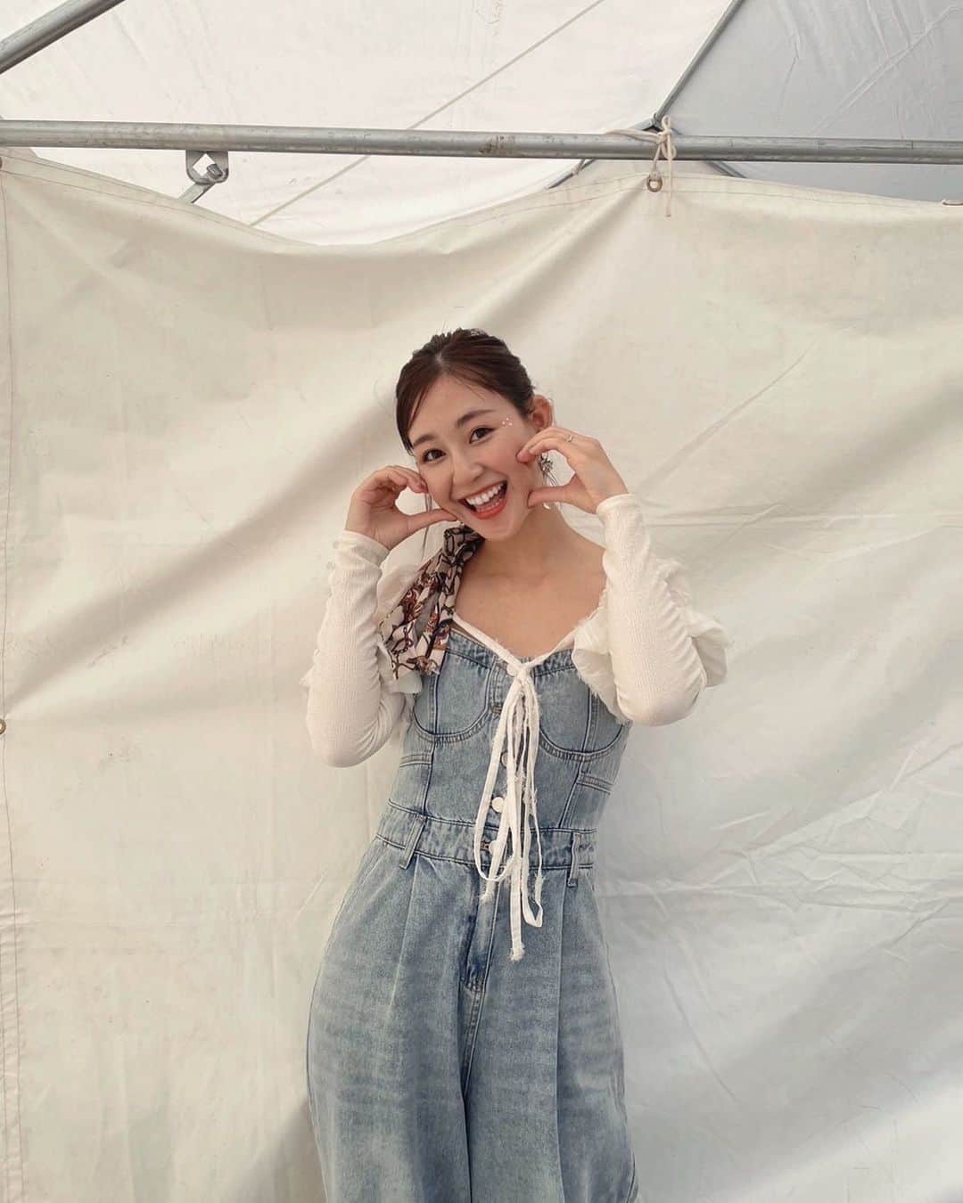 かーなーのインスタグラム：「． ． 鶴見フェス、ありがとうございました！ ヒロイン役、そしてエンディングテーマ曲を 務めた映画「なんでかね〜鶴見」の舞台である 鶴見で歌うことができ、心から幸せでした！  天気も味方してくれて最高な夏日和。 急遽現場で、秋の衣装から夏の衣装にチェンジしたよ🤣笑  みんなも楽しめたかな...？❤️😘 わたしは余韻がすごいよ！笑❤️  またライブで会えますように…♡  📸by @___nanapy___   #奏絵」