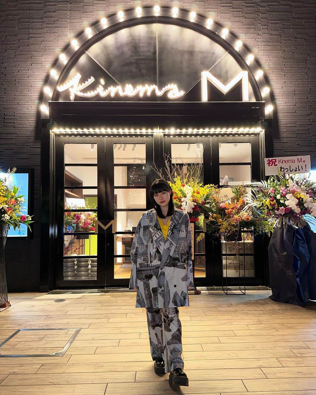 TOKOのインスタグラム：「安藤桃子さんが代表を務める @kinemam  キネマミュージアムがグランドオープンし 龍馬祈願国際映画祭オープニングイベントに 参加させて頂きました。  奥田瑛二監督　最新作『ワタシって何もの』が公開中です。  奥田監督が塾長を率いる劇団奥田塾で 時間をかけて創り上げてきたこの作品がついに 高知の素敵な劇場で上映されてとても嬉しく思います。 奥田監督の事を語るとキリが無いのでここでは語りませんが 本当に凄い方です！！ 心から出逢えてよかったなと思っています。✨  公開は12月3日までなので お近くの方は是非劇場に足をお運び下さい！！M！  監督・脚本・制作 奥田瑛二  キャスト 佐月絵美 TOKO  #ワタシって何もの #奥田瑛二  監督 #佐月絵美  #TOKO #kinemam #kinemamuseum #キネマミュージアム  #高知 #映画館」