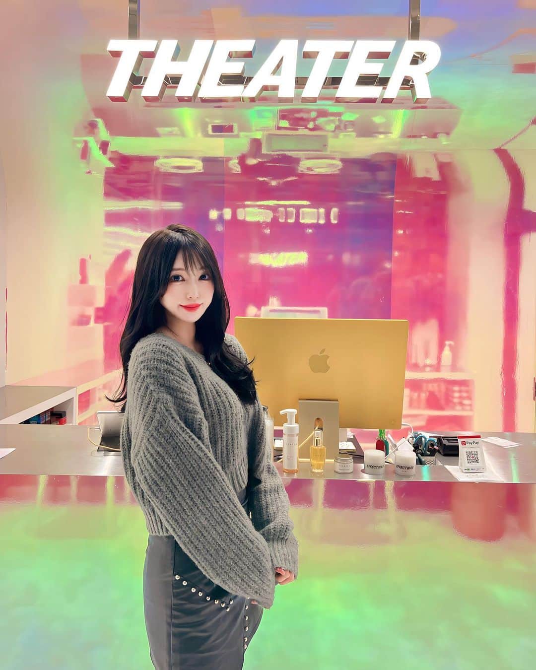 雛咲のあのインスタグラム：「. . 今回の髪のお手入れ🥰💓 . . 人生初の前髪と顔の横の触覚だけを ストパーかけてもらって ドライヤーしただけで真っ直ぐになるように❤️ . . カラーはブルージュ系にしてもらいました✨ やはり暗髪がウケよすぎるのだ☺️❤️ @hair_hiroki_theater さんに やって頂きましたよ✨ . . 私のインスタ見たって言ったら 特典つくので良かったら🥰🫶 . . 雛咲のあ.」