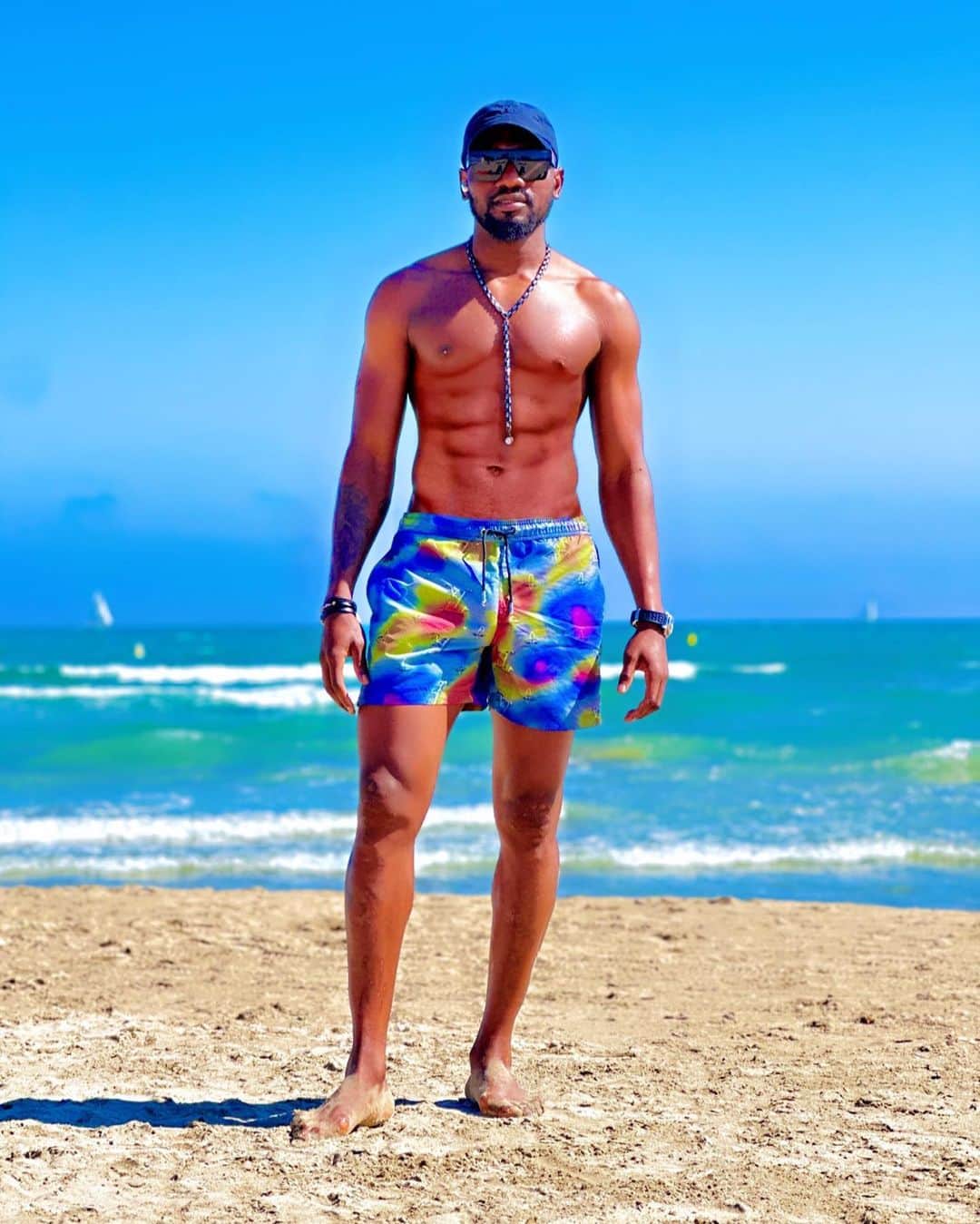 ジャック・ズアのインスタグラム：「À bientôt l’été ☀️😅 #bonweekendàtous 💫」