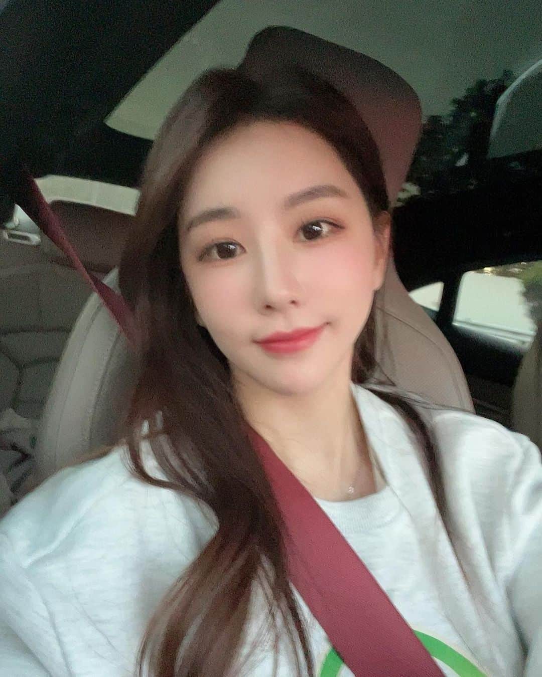 ファン・ボミのインスタグラム：「. 퇴그은 요새 정말 감사한 하루하루…💕 좋은 주말 보내세요-」