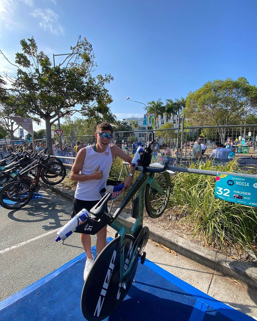 Zipp Speed Weaponryのインスタグラム：「40 years of @noosatriathlon tomorrow looking forward to doing my first 😎  • Over the past week I’ve been looked after from all the locals and just keen to get out there and enjoy some epic racing and festival vibes Noosa is providing over the week 😎 • First time racing the @canyon speedmax and a nice little @sramroad @zippspeed combo 🫢 this thing flys and an absolute pleasure to ride.」