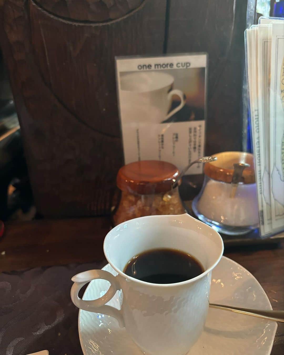 艾芊芊さんのインスタグラム写真 - (艾芊芊Instagram)「cafe time☕️#コーヒータイム #カフェ巡り #パペルブルグ」11月4日 18時50分 - iceykoko