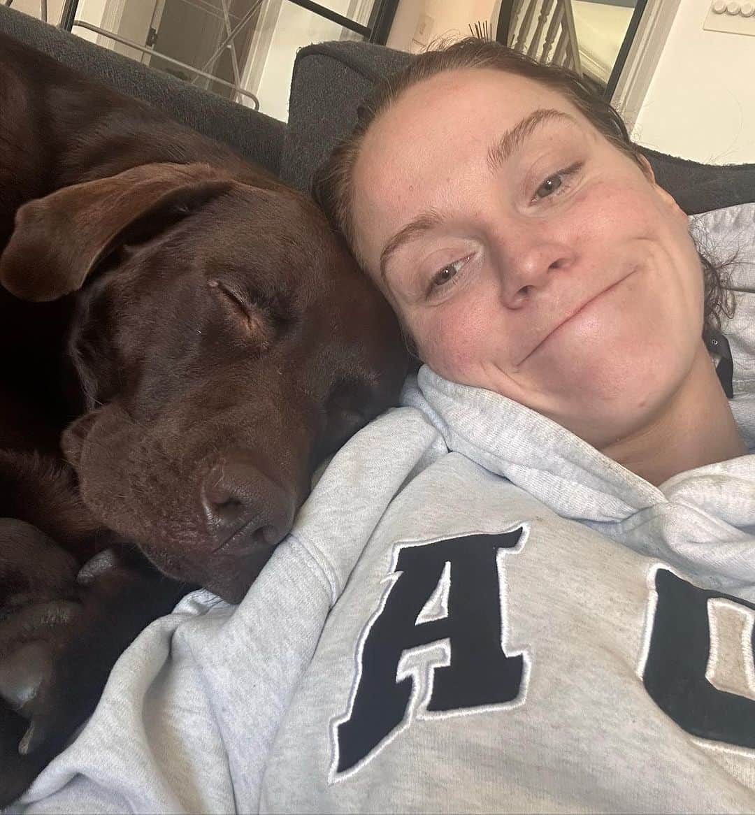ヴィッキー・パティソンさんのインスタグラム写真 - (ヴィッキー・パティソンInstagram)「My brave boy.. 🥹🐾   I'm so sorry if anyone finds these pictures triggering or upsetting- but I've had loads of lovely messages asking if Max was ok after his various trips to the vet this week so I just thought I'd share a little update with you all.   Over the last 6 months I've taken max to the vets numerous times for issues with his legs- he is a super energetic & adventurous boy & him & Milo play so rough- so we've always just hoped his little limps were knocks from his over zealous play & we've always been reassured he was fine. However as a mother you know when somethings not right don't you? And it absolutely kills me that he could be in pain & can't tell us so I joined a new vets this week & even though it's all been a bit scary & stressful we are so grateful to Alex & the fab team at @allpawsvetsharlow for finally getting to the bottom of this.   Long story short we were all really worried Maxxy had hip dysplasia which is common in the labs but it turns out his hips are fine- as you can see in his little X-ray.. (I don't know why but looking at his little bones broke my heart 😩) But what he does have is a little tear in his ACL. Anyone who follows football will be more familiar with the term as I think it can be quite common in footballers- I wasn't & obviously just burst out crying when I heard 🥹😩🤦🏻‍♀️ (dramatic I know, but he's my baby 😞)   There's a couple of different routes we can take- one being surgery of course- but on the advice of our lovely vet we're going to take it easy for the next two weeks, get our little one on some good medication & joint supplements and try & rest him when possible- easier said than done with a precocious year old Labrador puppy like 🤦🏻‍♀️😳 But we're hopeful that we'll get our baby fitting fit in no time, we just need to try & manage his energy as best we can... which he's going to hate 😳  Big Thankyou to Alex at @allpawsvetsharlow- honestly, I can't sing his praises enough- one look at our boy & he confirmed my suspicions, one week & he got to the bottom of it. A very efficient & sensitive service. 🥹♥️  Thankyou for all your concerned messages guys.. You're so sweet. Oh, and GET PET INSURANCE 😂💸🤦🏻‍♀️」11月4日 18時42分 - vickypattison