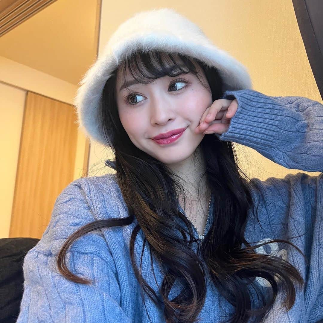 待鳥志織さんのインスタグラム写真 - (待鳥志織Instagram)「#aclinicデンタル の渡邊瀬里先生(@aclinic_seri )に“スマイルリップ”を施術してもらって、唇に立体感がでたのとリップメイクが映えるようになった✨ 周りの友達にも褒めてもらえて嬉しい！ 唇が薄くて悩んでる、立体感が欲しい人 ぜひおすすめです！  #スマイルリップ #aclinic #aクリニック #エークリニック #aclinicデンタル #aclinicdental #デンタルクリニック #審美歯科 #矯正歯科 #リップヒアル #唇ヒアルロン酸 #口角ボトックス #M字リップ #Cカールリップ #アヒル口 #リップ #リップグロス #ラシャスリップス #歯科医師#渡邉瀬里」11月4日 18時42分 - __.shiori_