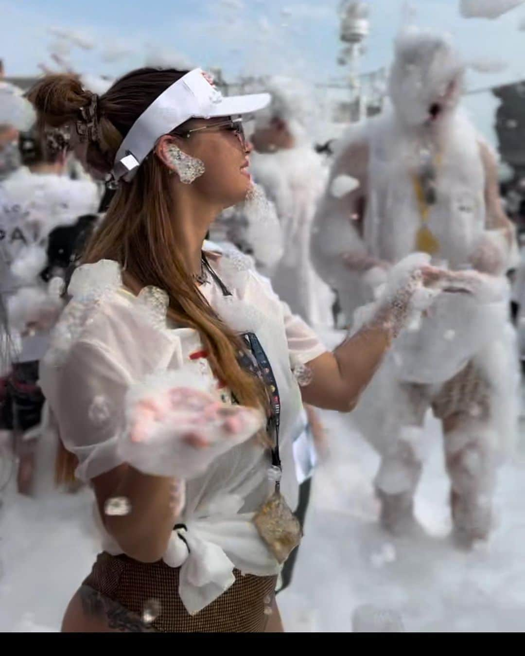 小澤マリアさんのインスタグラム写真 - (小澤マリアInstagram)「Reminiscing the foam party at @itstheship 🤍🫧  #itstheship #itstheship2023 #m88 #M88PartyCruise #M88AtTheSea #m88halloween #partycruise #foamparty #cruiseship #pr #model #intrepreneur #influencer #investor #mariaozawa #partylife #singapore #gentingdreamcruise #豪華客船 #モデル #スポンサー #インフルエンサー #投資家 #ビジネスマン #ビジネスライフ #小澤マリア #泡パ #泡パーティー #シンガポール」11月4日 18時43分 - maria.ozawa0108