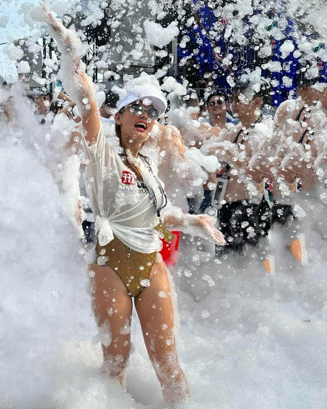 小澤マリアのインスタグラム：「Reminiscing the foam party at @itstheship 🤍🫧  #itstheship #itstheship2023 #m88 #M88PartyCruise #M88AtTheSea #m88halloween #partycruise #foamparty #cruiseship #pr #model #intrepreneur #influencer #investor #mariaozawa #partylife #singapore #gentingdreamcruise #豪華客船 #モデル #スポンサー #インフルエンサー #投資家 #ビジネスマン #ビジネスライフ #小澤マリア #泡パ #泡パーティー #シンガポール」